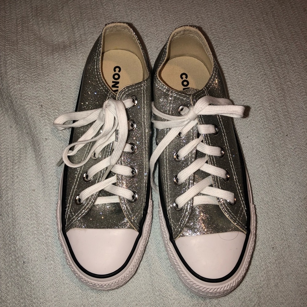 NWOT Women’s Converse - Silver glitter